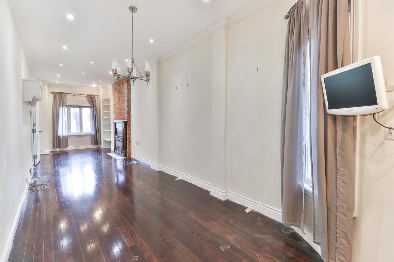 Slideshow PropertySpaces 112 Borden Street, Toronto, ON, Canada