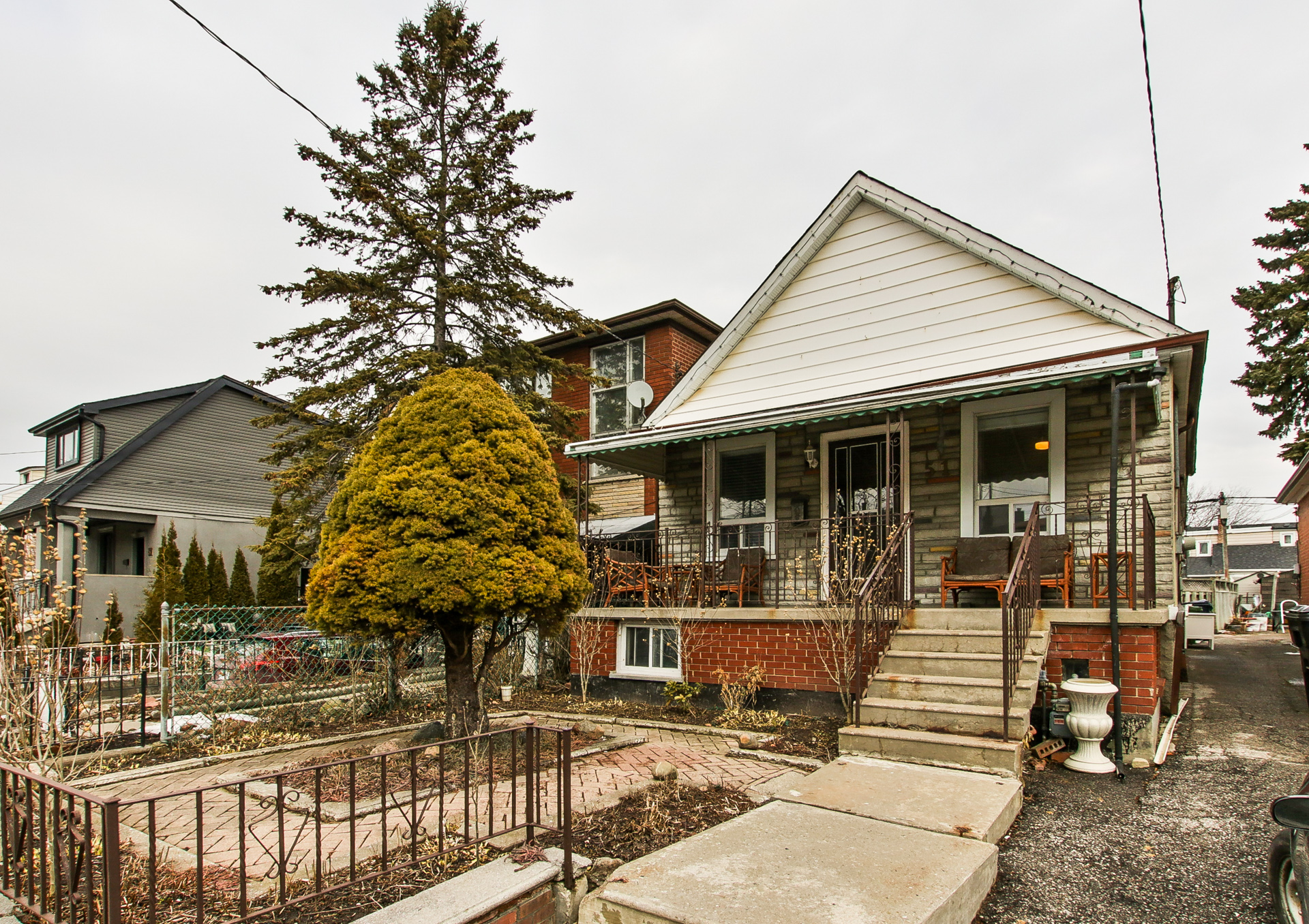 Slideshow PropertySpaces 51 Chambers Ave Toronto, ON M6N 3M1