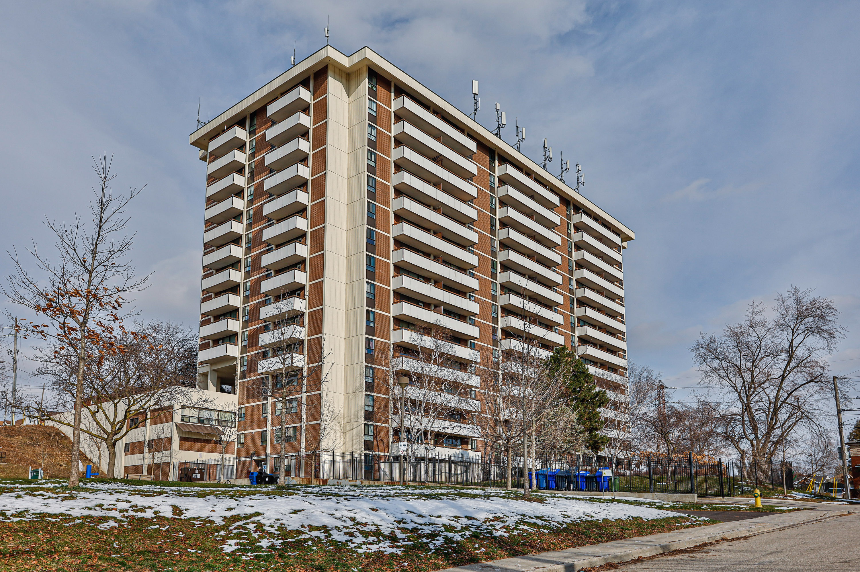 Slideshow PropertySpaces 541 Blackthorn Avenue, Toronto, York, ON