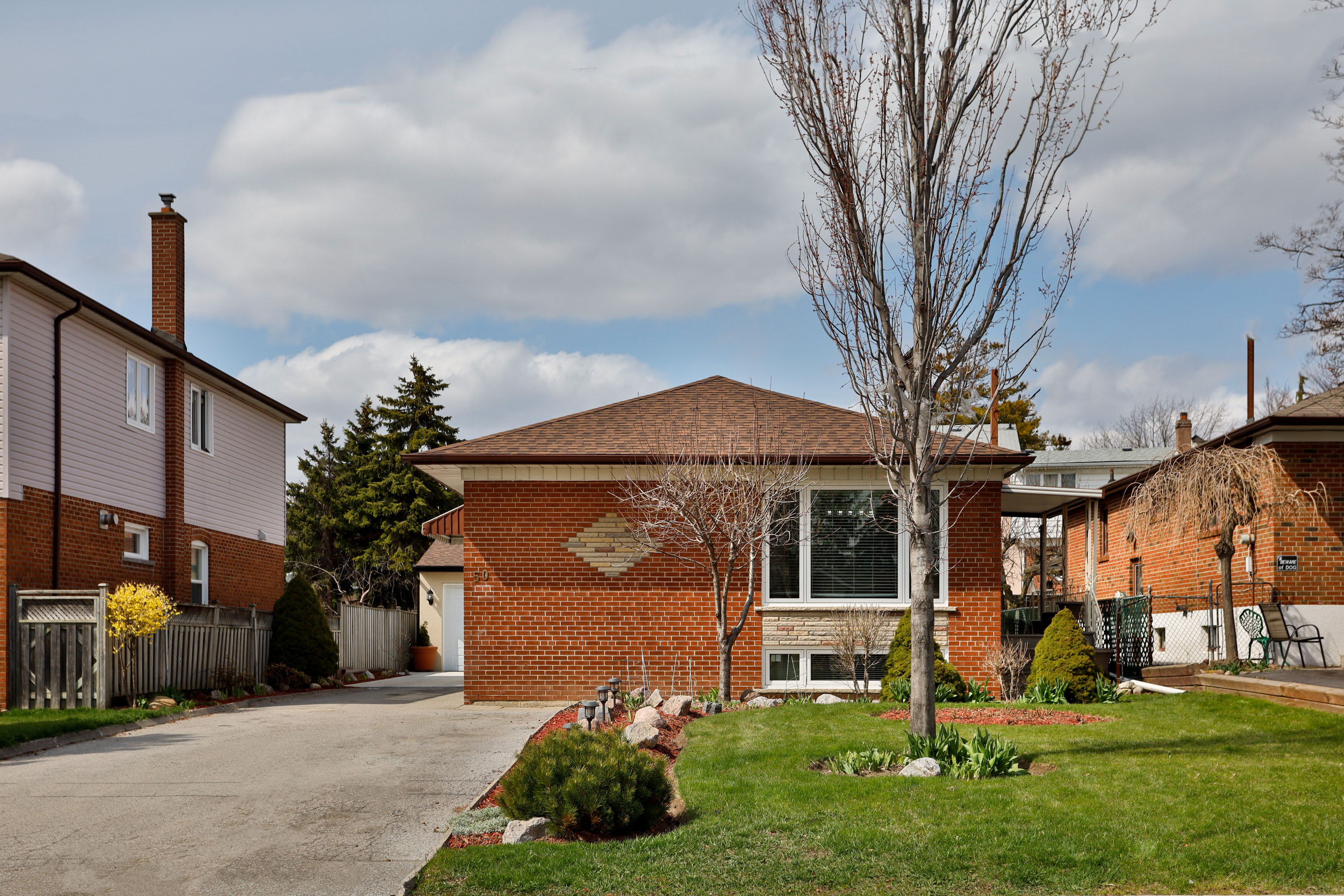 Slideshow PropertySpaces 50 Burr Avenue, NORTH YORK, Ontario M6L 1T8