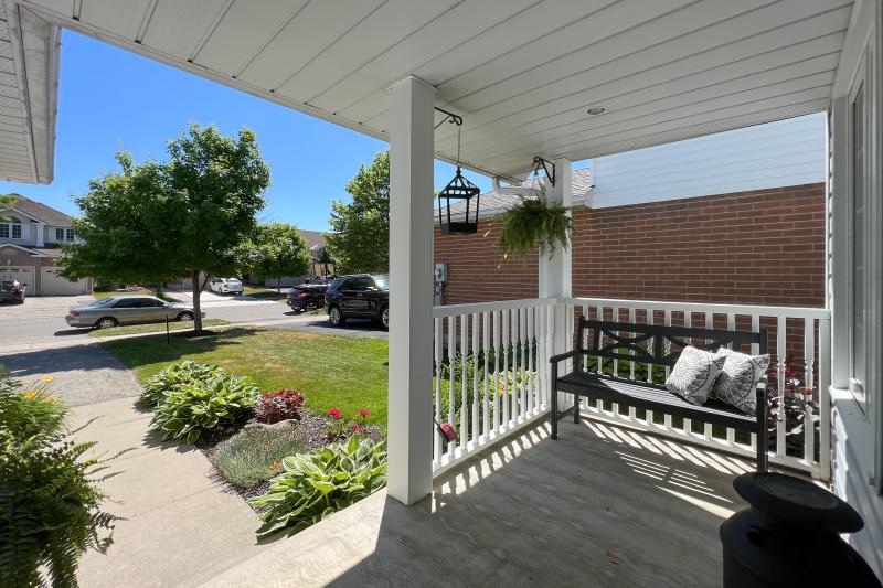 Slideshow PropertySpaces 27 Waxwing Crescent, Guelph, ON, Canada