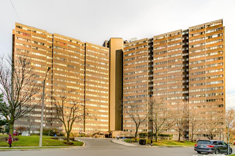 Slideshow PropertySpaces 11 Wincott Drive, Etobicoke, ON, Canada