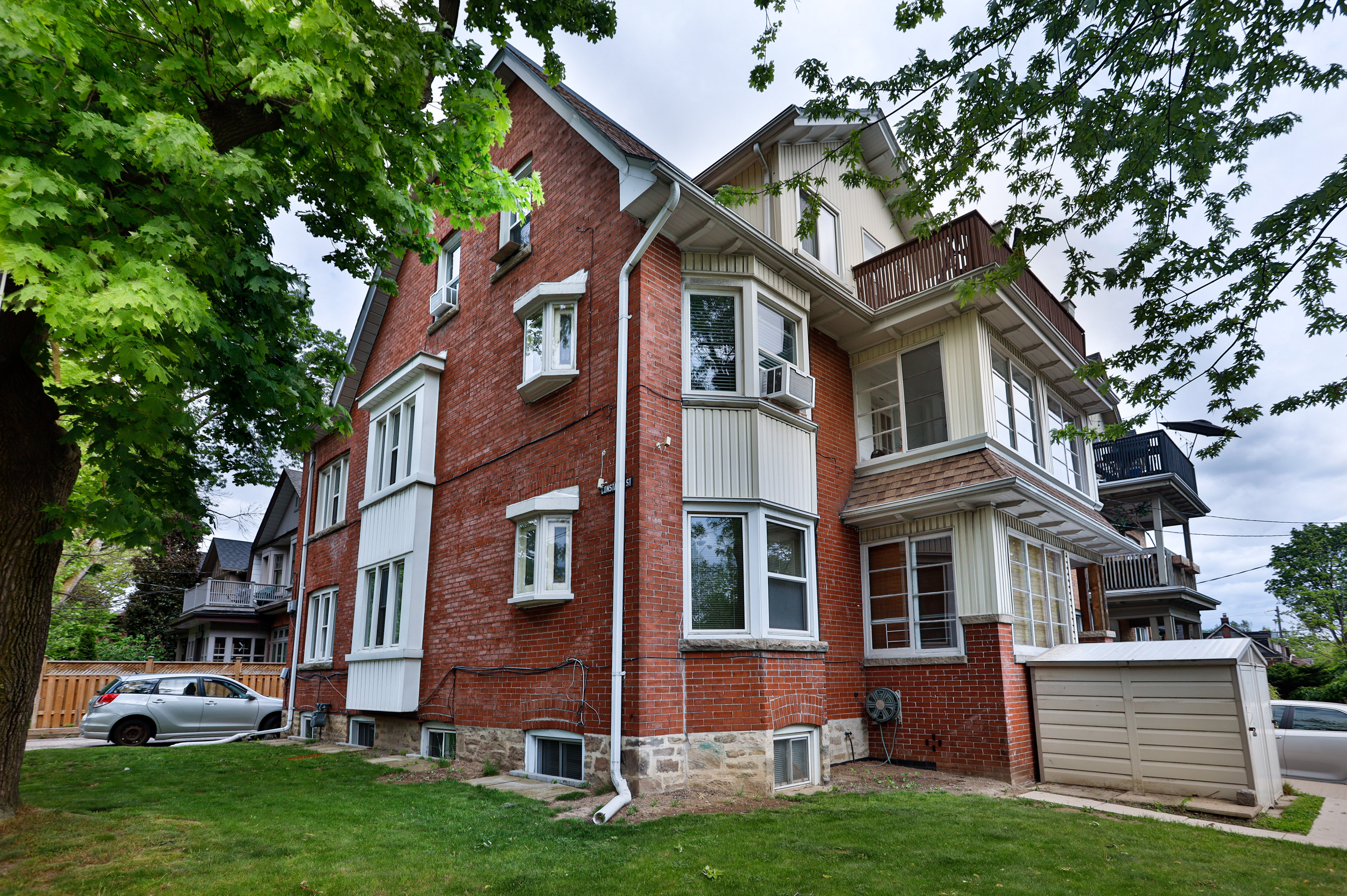 Slideshow PropertySpaces 379 Parkside Drive, Toronto, ON, Canada