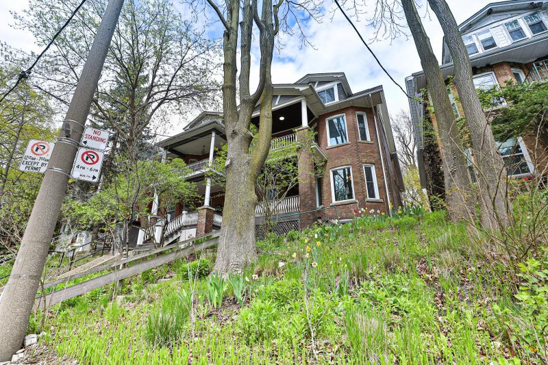 Slideshow PropertySpaces 163 Parkside Drive, Toronto, ON, Canada