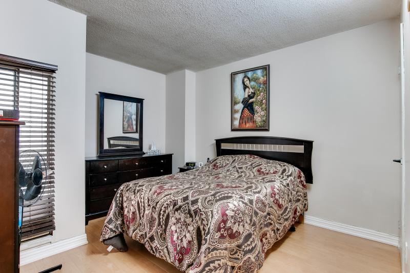 Slideshow PropertySpaces 50 Sunny Glenway Toronto, ON M3C 2Z5 Unit 110