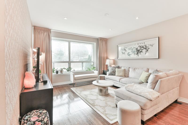 Slideshow PropertySpaces 64 Southwell Drive, North York, ON, Canada