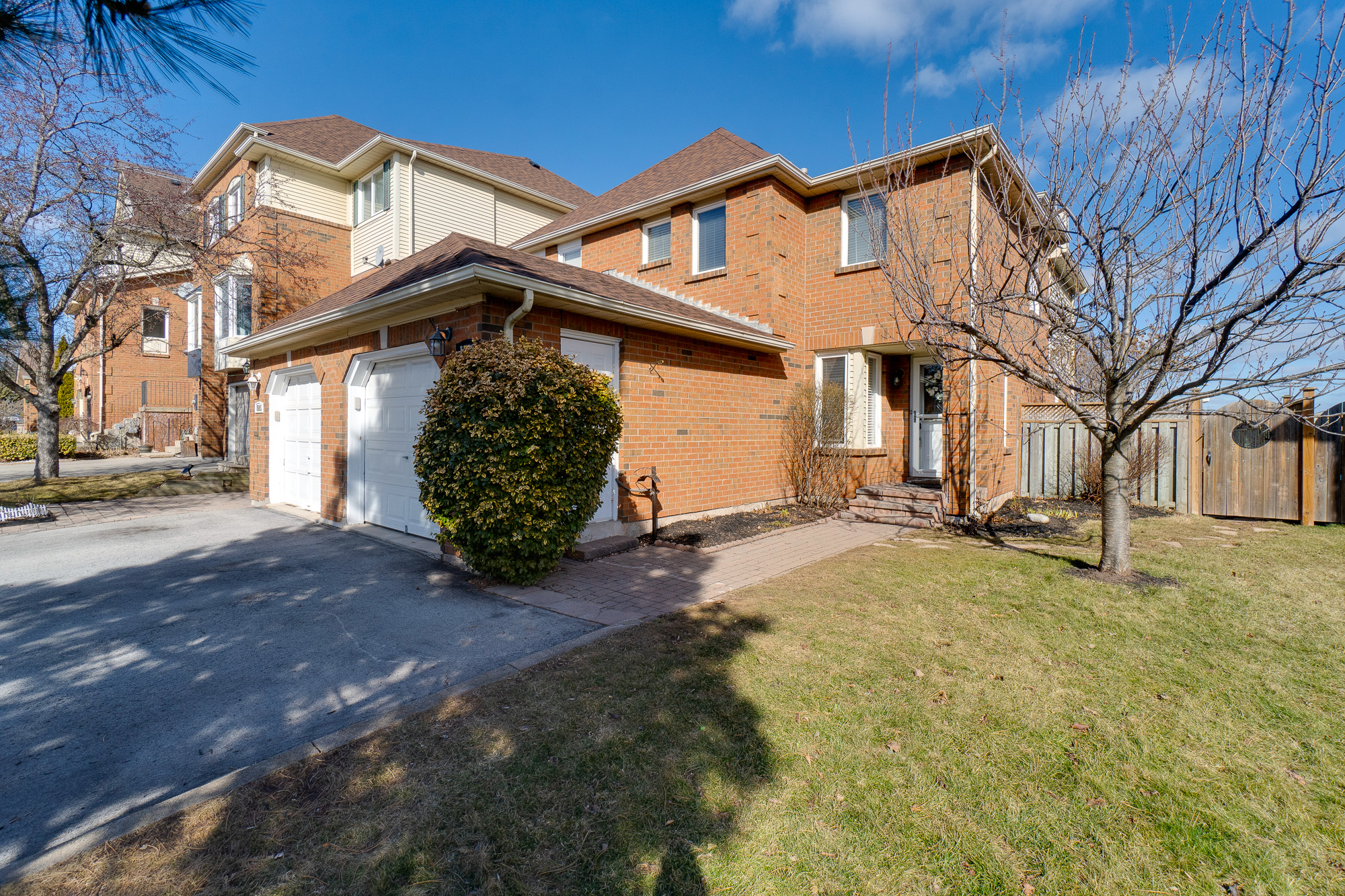 Slideshow PropertySpaces 1083 Lindsay Drive, Oakville, ON, Canada