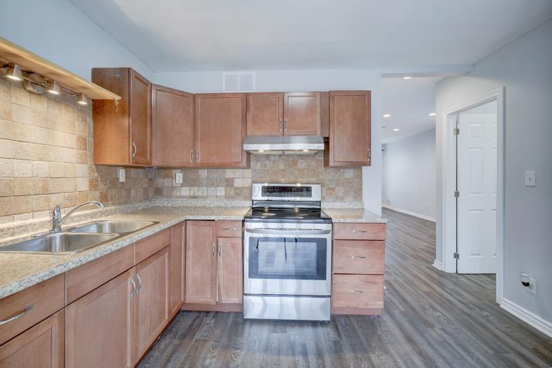 Slideshow PropertySpaces 94 Huxley Avenue North, Hamilton, ON, Canada