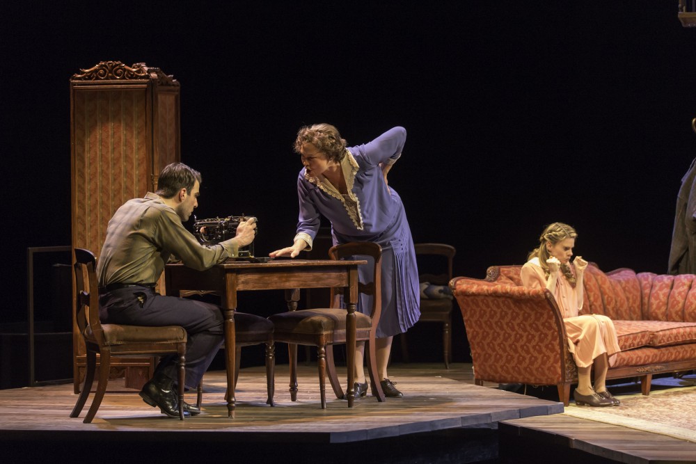 A Stunning The Glass Menagerie Slow Muse