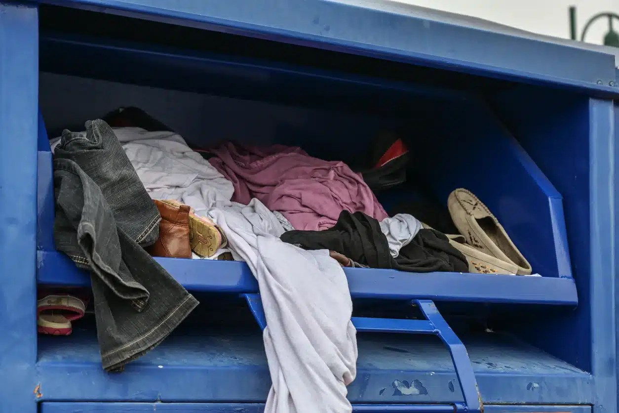 Can Bed Sheets Go In The Recycle Bin? Slumber And Smile
