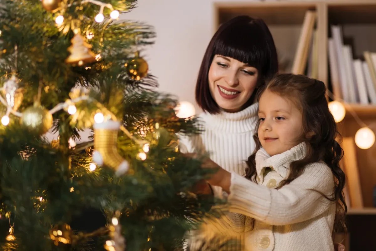 How To Maintain Your Christmas Tree During The Month Of December? Tips