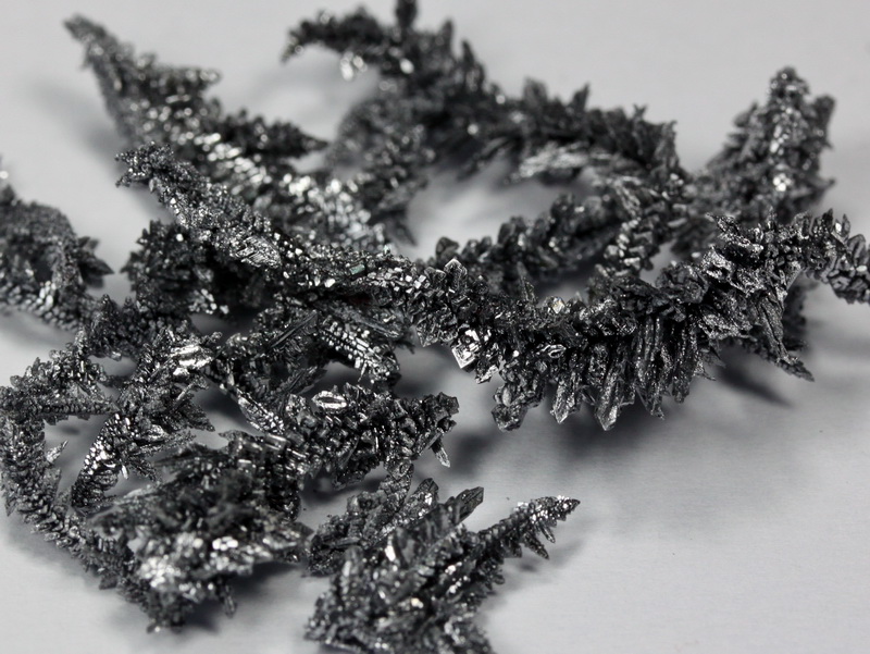 5 grams Vanadium Metal crystals dendritic sealed in ampoule under argon