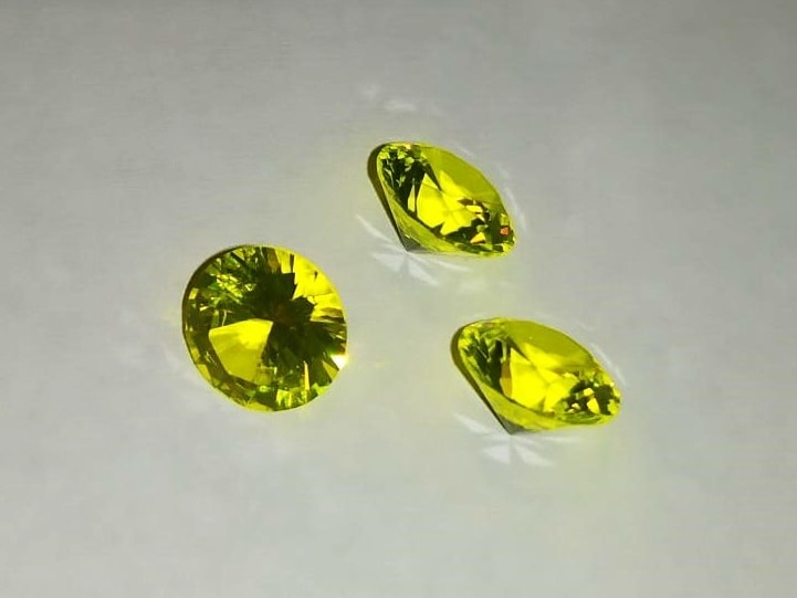 CeYAG synthetical gemstone UV active 8mm Y3Al5O12