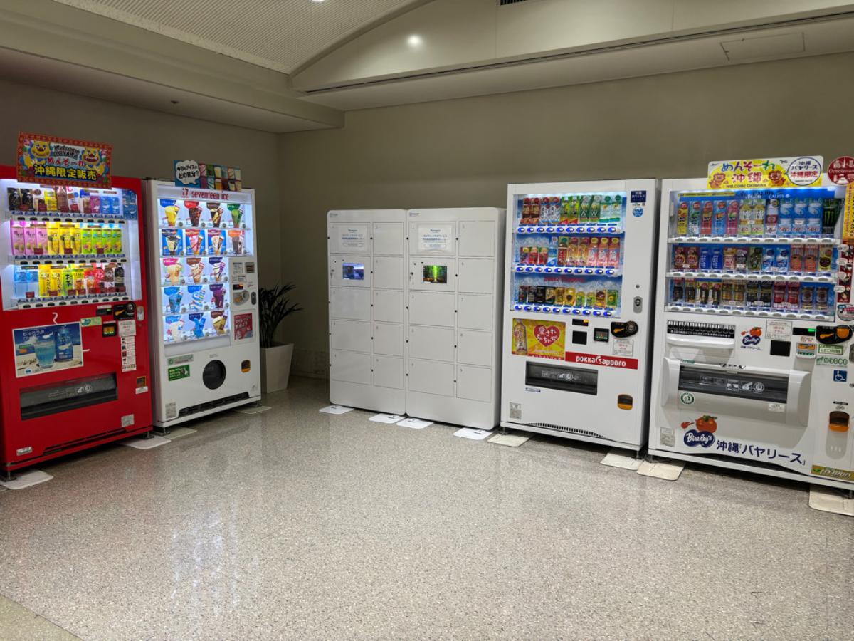 沖縄那覇空港にWiFi貸出用の無人ロッカーを設置 スマートロッカーコラムず｜ICカードやスマートフォンのQRコードでタッチレス開閉が可能
