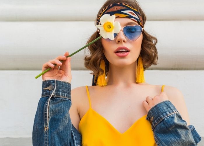 Apa Bedanya Retro Style dan Vintage Style? Ada Tips Make Up ala Retro