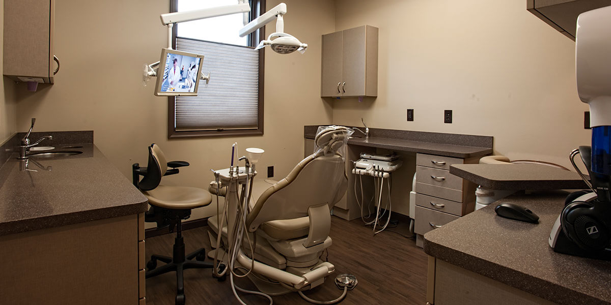 Restorative Dental Services De la Rosa Comprehensive & Cosmetic