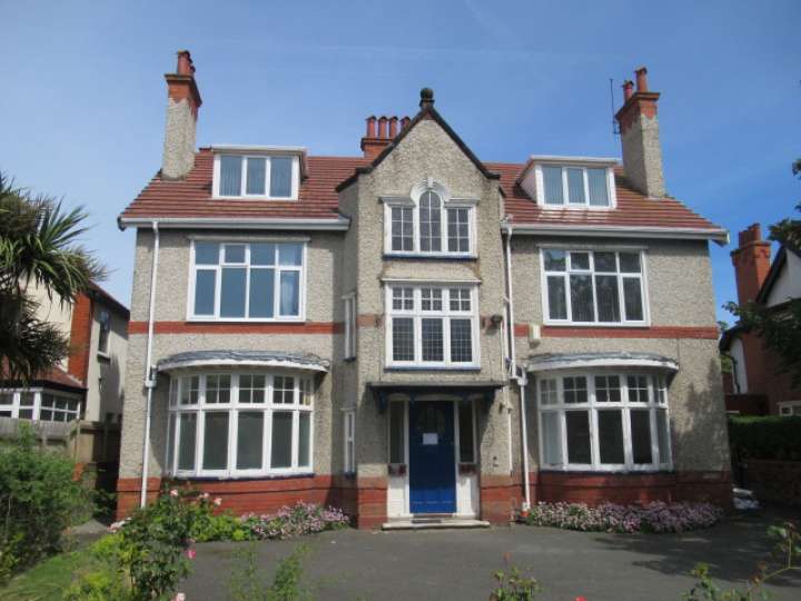 12 WARREN DRIVE, WALLASEY Smith and Sons