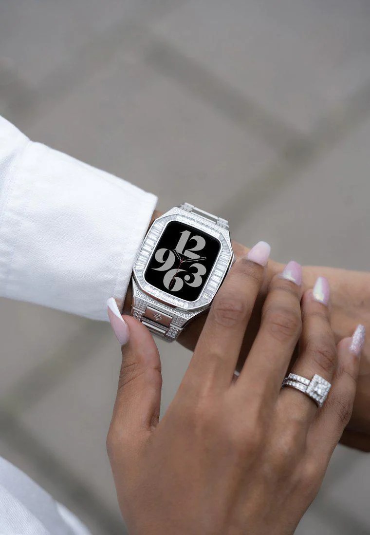 SNAP TASTE Sparkle like a Million Stars with these Luxury Apple Watch