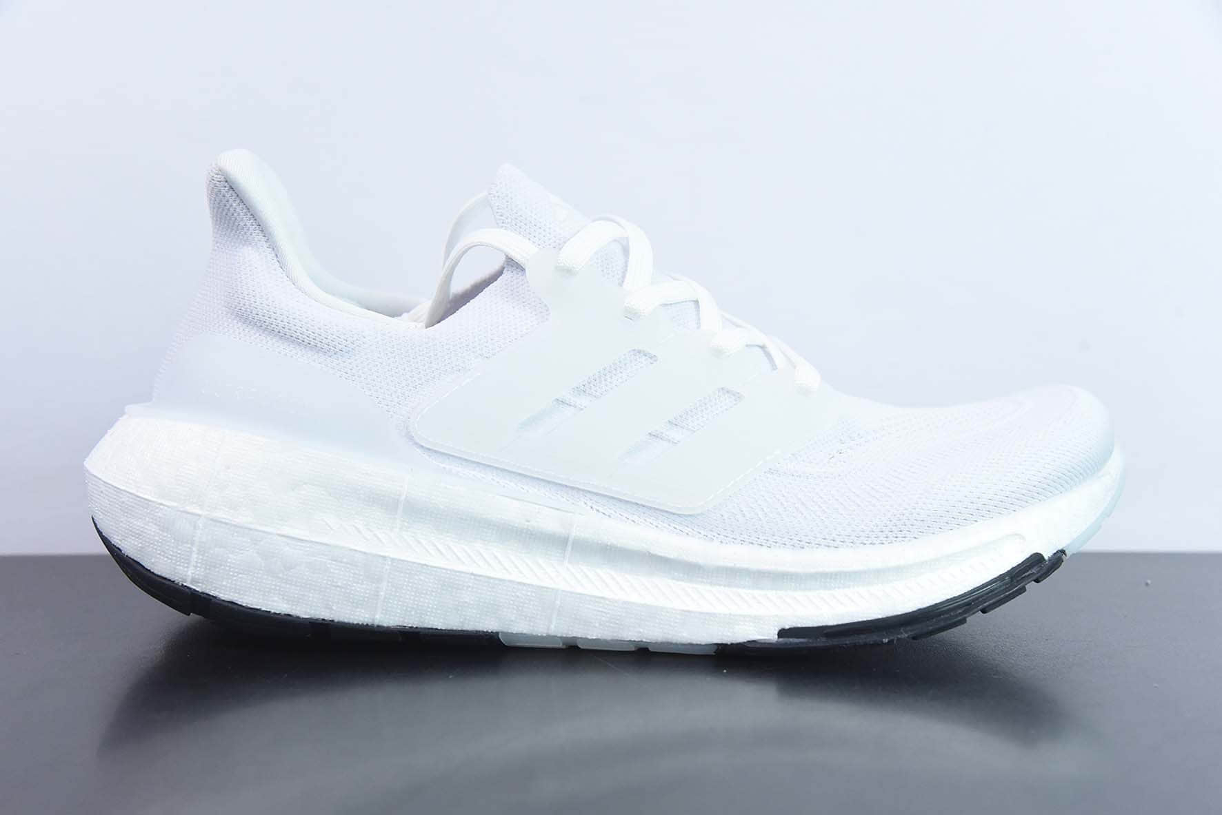 阿迪达斯Adidas Ultra Boost Light 23 阿迪达斯新款UB9.0纯白轻弹厚底爆米花跑鞋纯原版本 货号：GY9350莆田