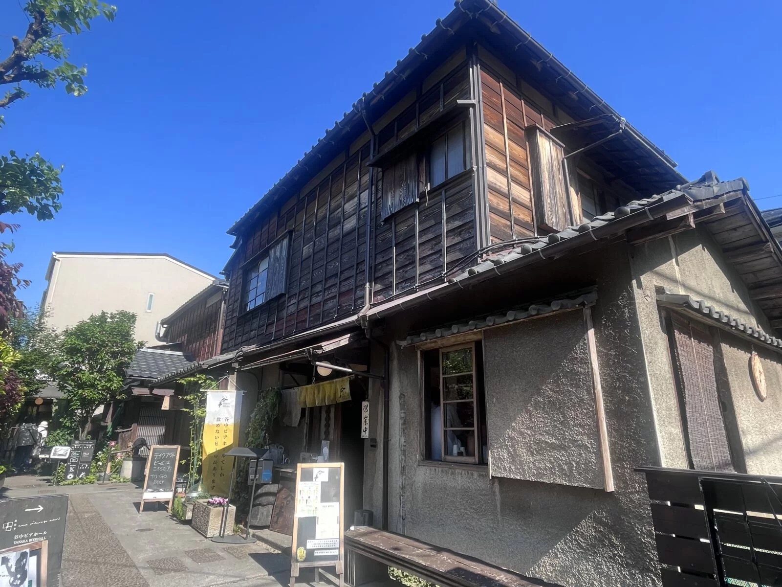 Walking Tour in Yanaka, Nezu and Sendagi Experience Tea Ceremony and