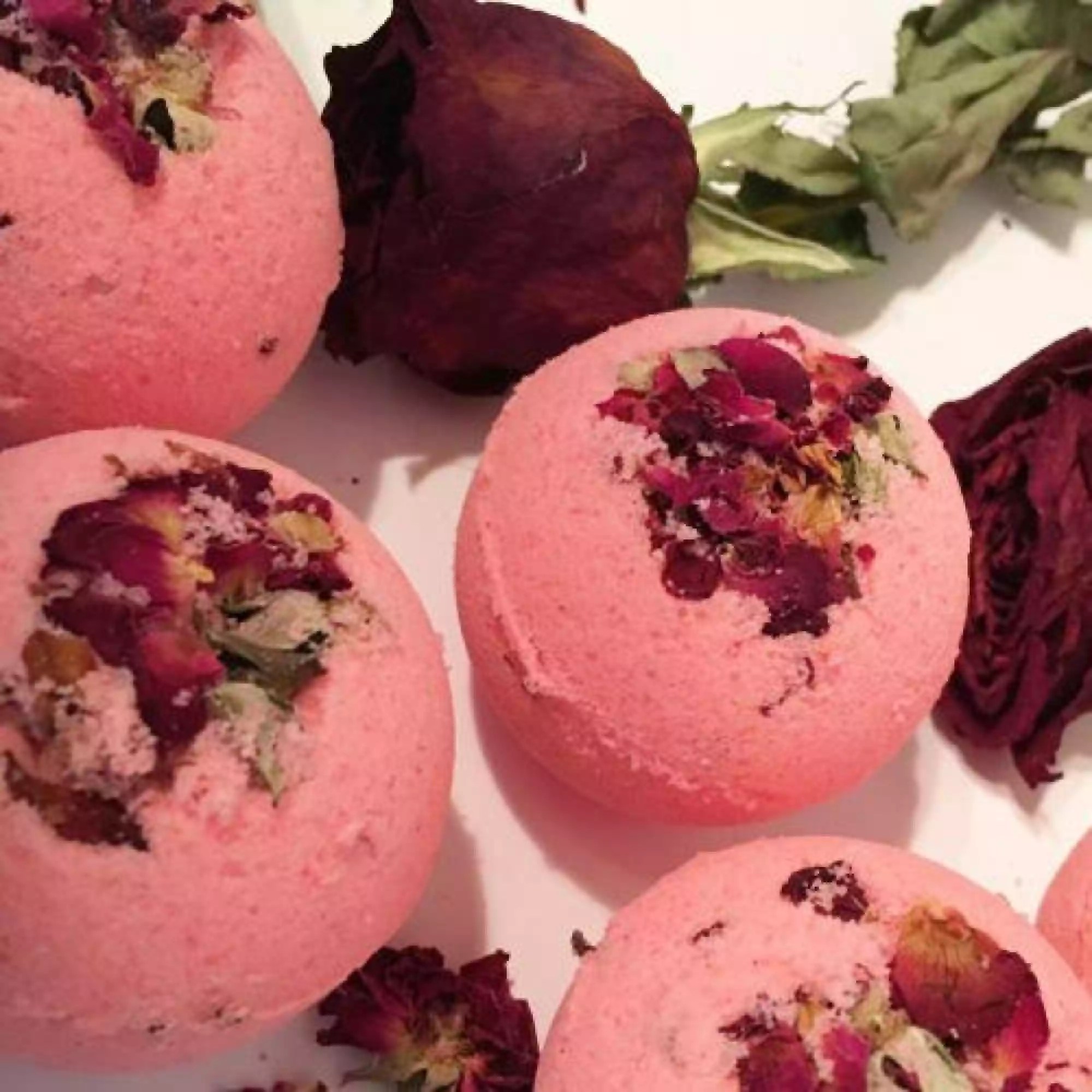 What Are Bath Bombs? What Are The Uses Of Bath Bombs