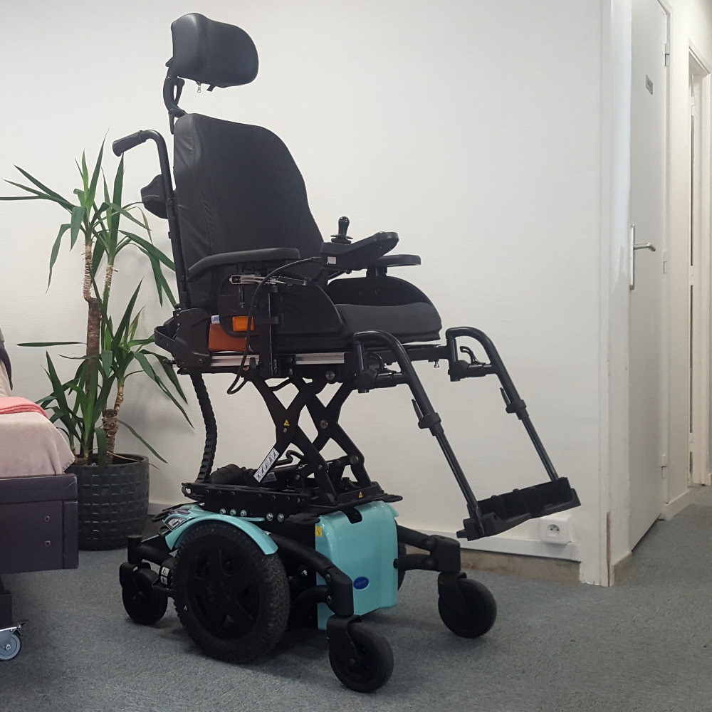 Fauteuil roulant électrique TDX SP NB 2 AA2 d'occasion Sofamed