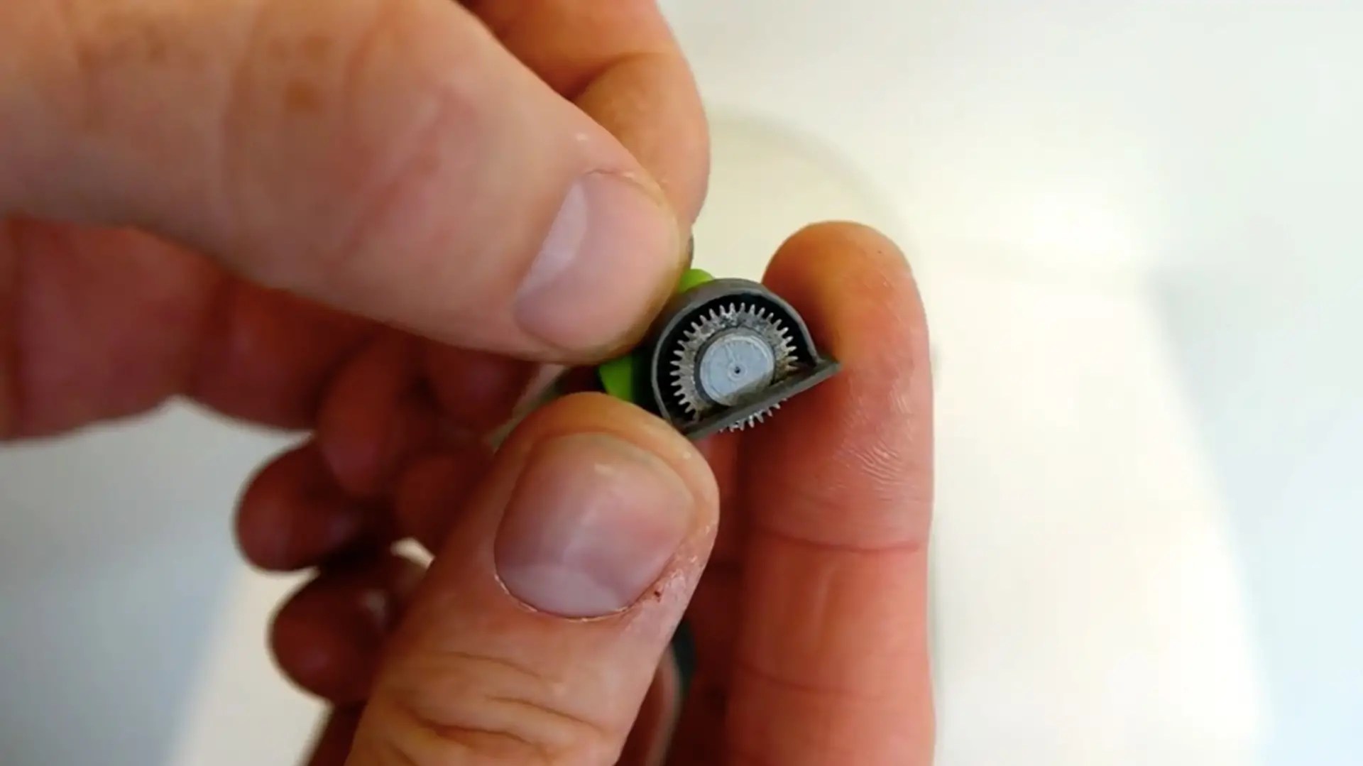 A New Zealand Man Just Designed the World's Smallest Working Circular