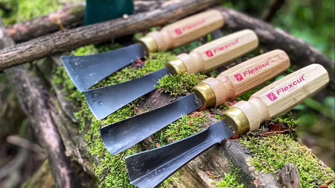 5 Best Wood Carving Tools for Beginners and Professionals (2021 Review)