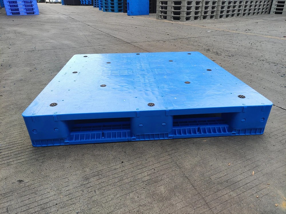 Plastic Pallet Buying Guide SolidSmack