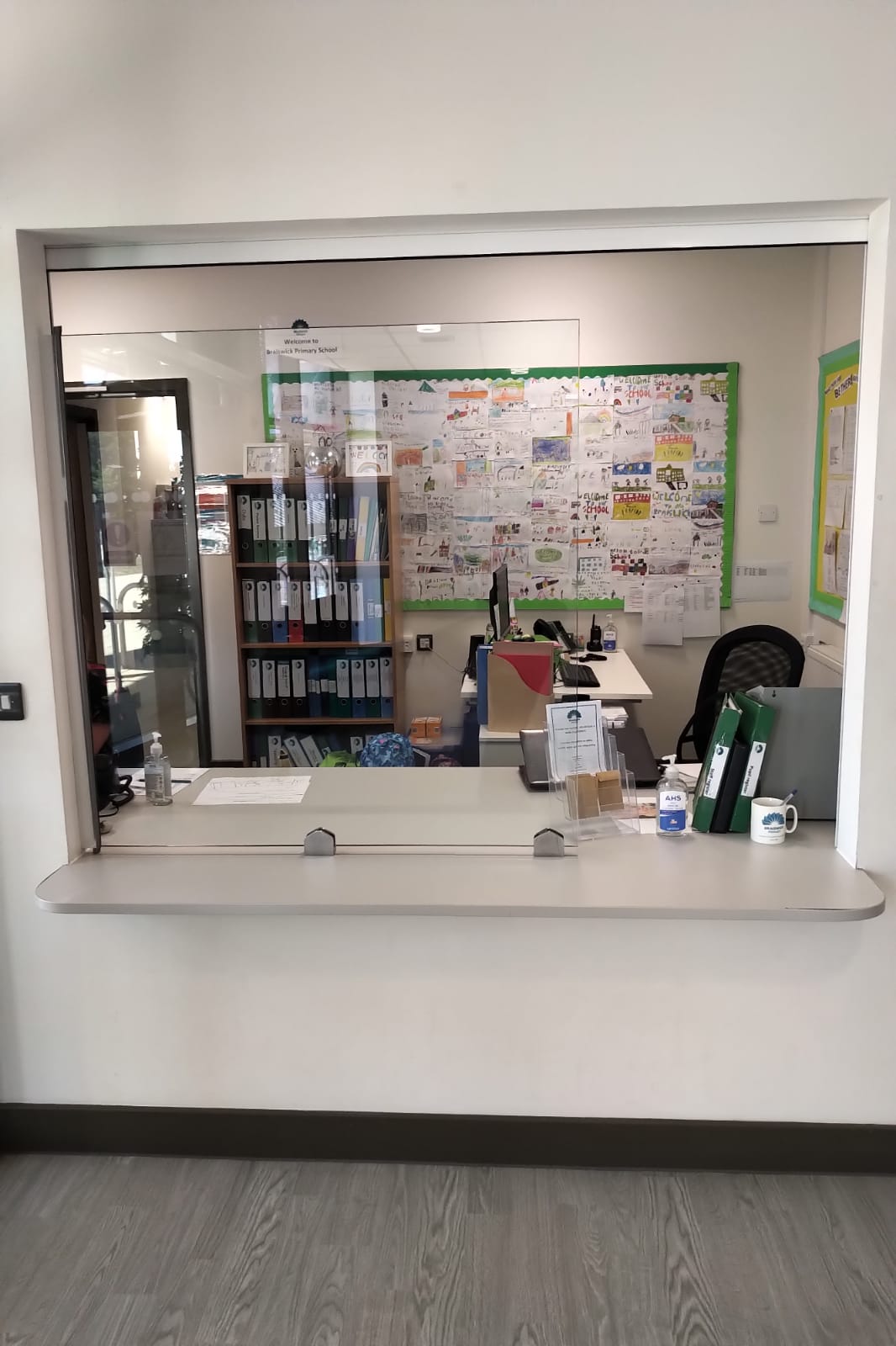 Screens for Reception Desks UK Anti Viral Screens Solutions 4 Office