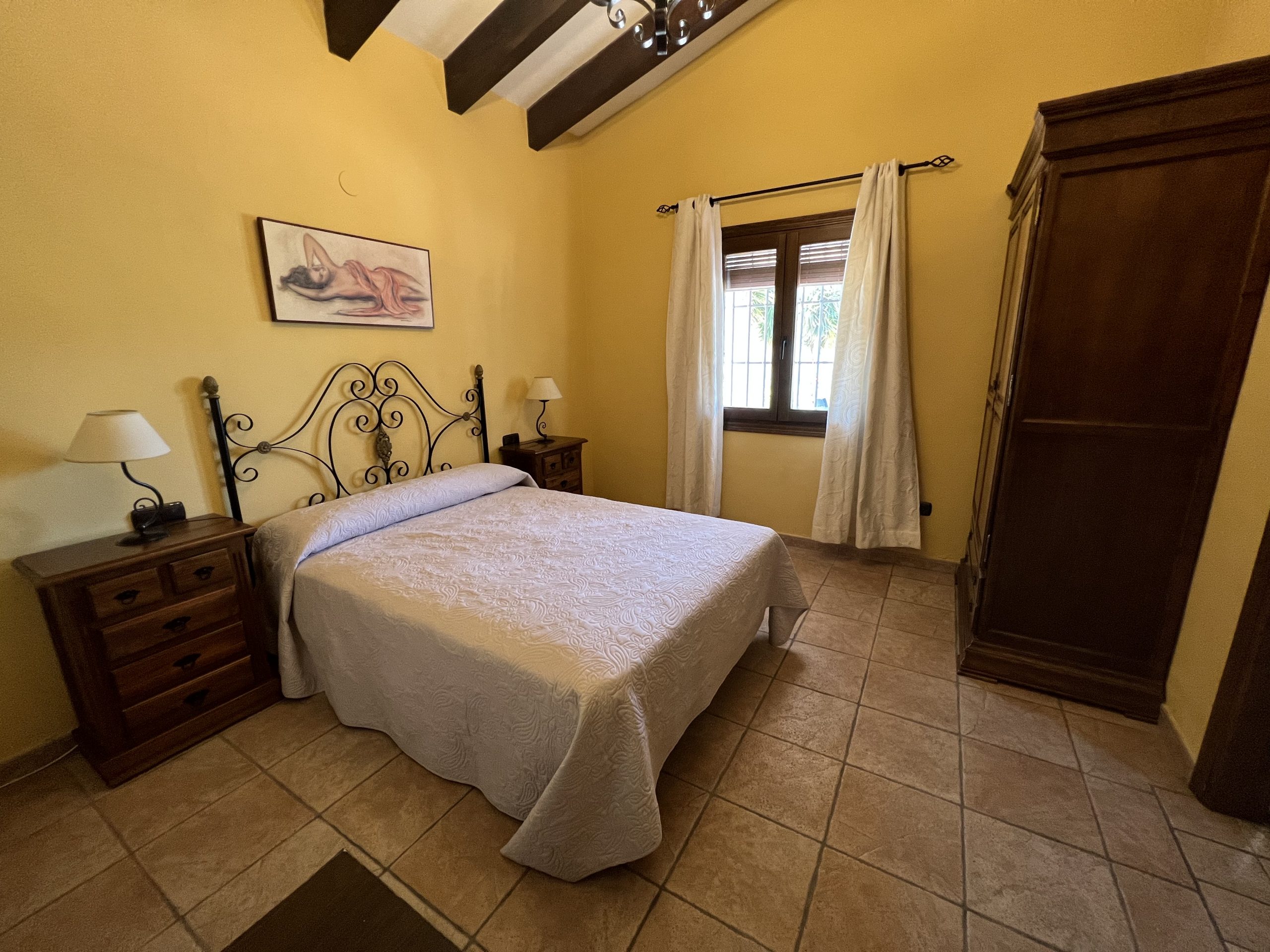 Superb new Villa for LONG TERM RENTAL situated 1st. Line to the Lake in