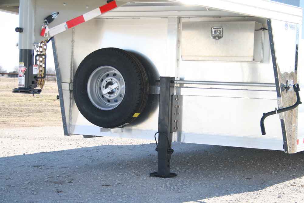 TWISTER HORSE TRAILERS SOM Trailers