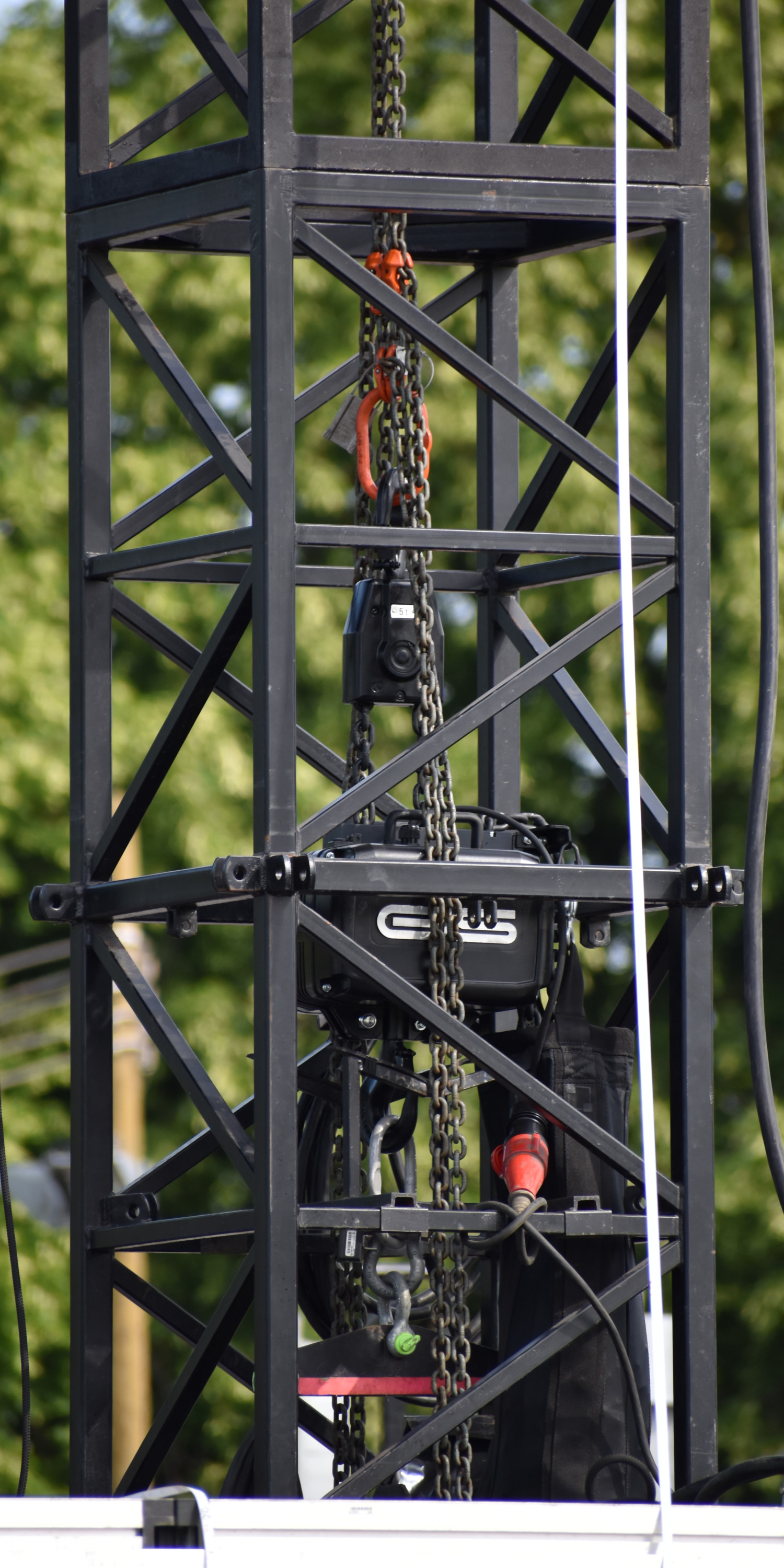 GIS hoists and BroadWeigh load cells on the main stage of the We Love