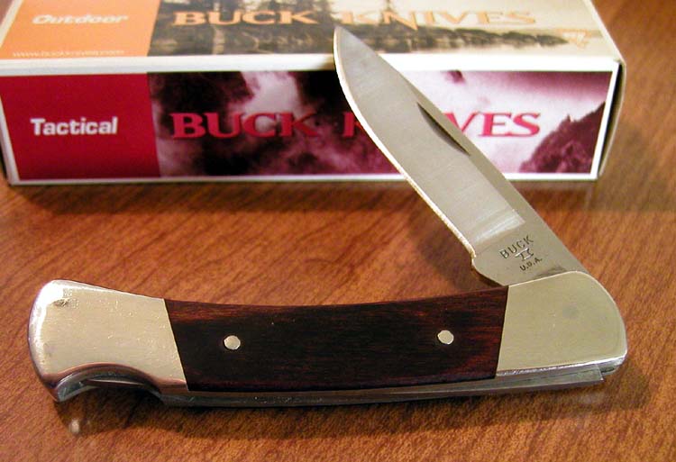 BUCK FOLDING KNIVES