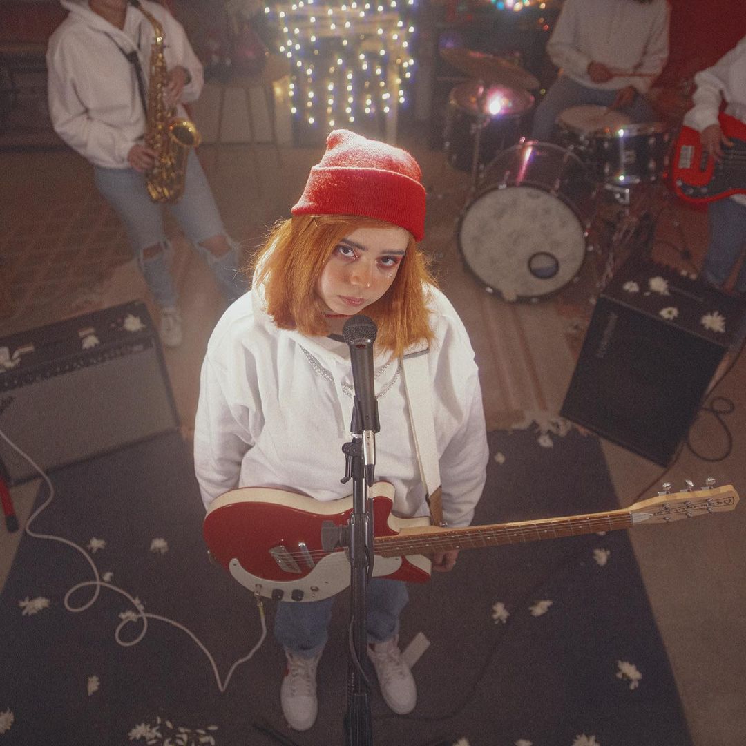 ¿Por qué Bratty es la voz de la juventud actual con su bedroom pop?