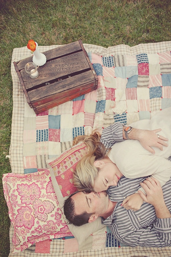 34 Picnic Themed Engagement Photo Shoot Ideas