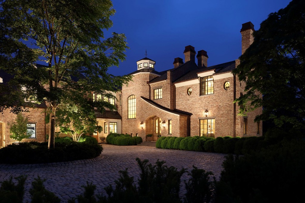 Inside Tom Brady and Gisele Bündchen’s Brookline, Massachusetts Mansion