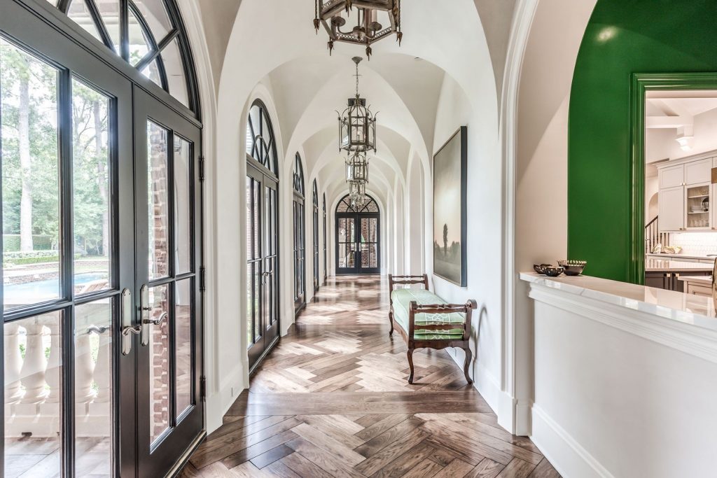 Inside a Spacious Manor in Houston’s Exclusive Farnham Park Sotheby´s