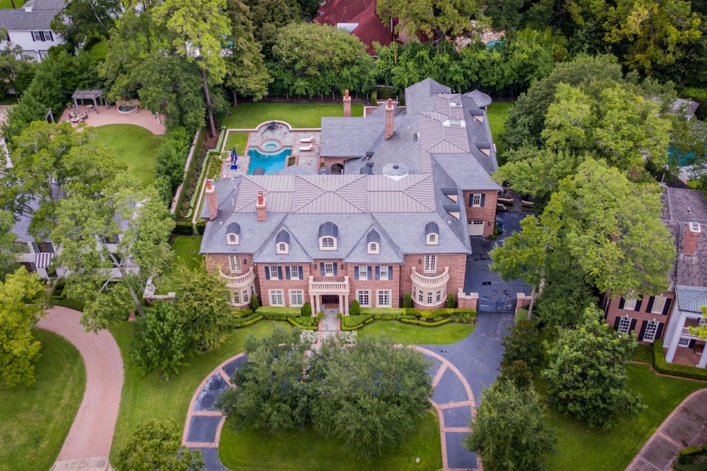 Inside a Spacious Manor in Houston’s Exclusive Farnham Park Sotheby´s