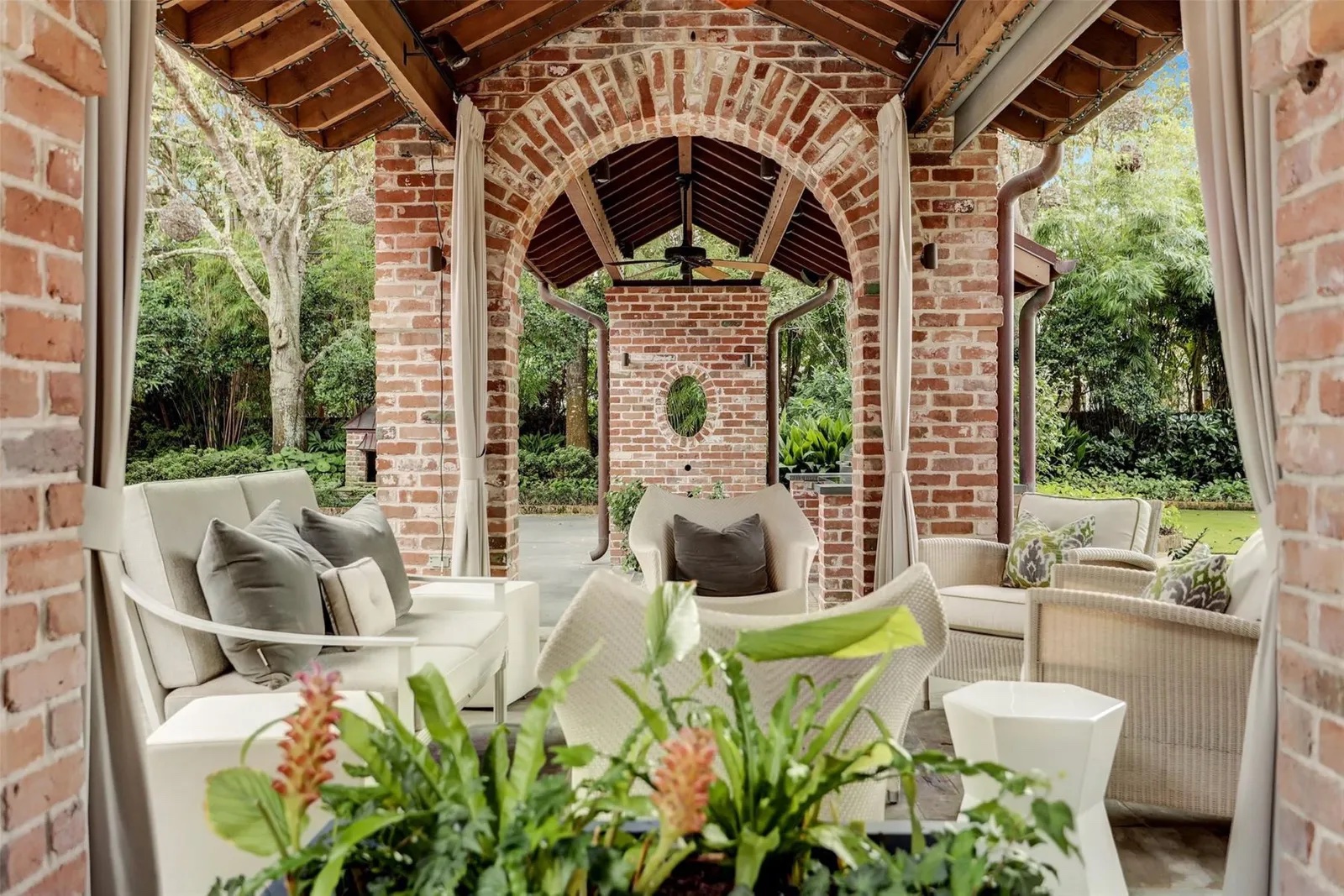 Inside a Timeless Houston Manor Sotheby´s International Realty Blog