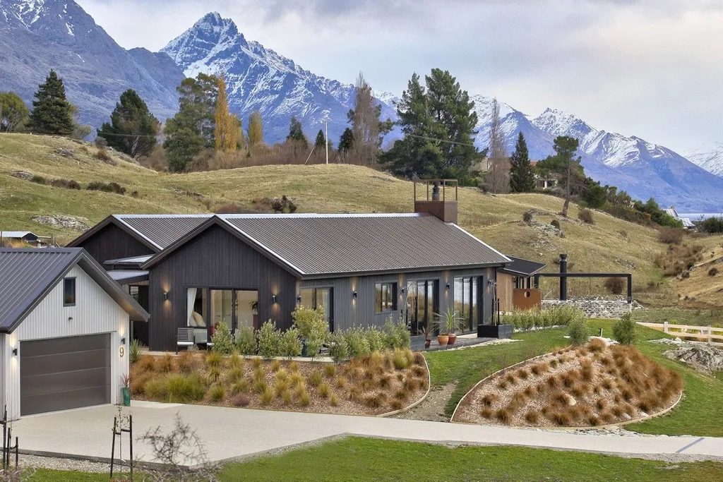 Video of the Week Inside a Modern MountainView Home in New Zealand
