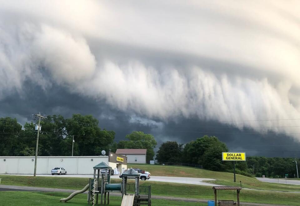 Unusual shelf cloud photographed over explained by