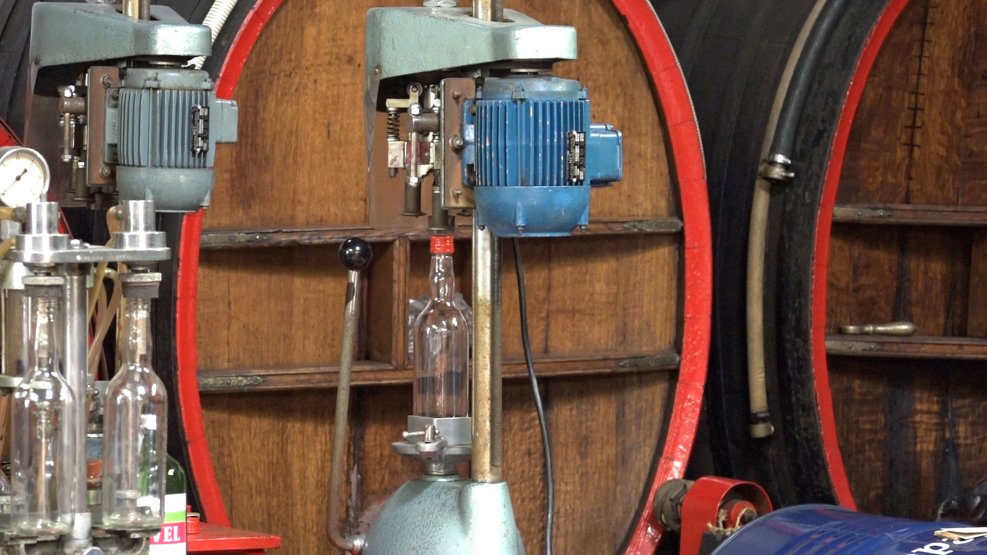 Manual capping machine Sounds Of Changes