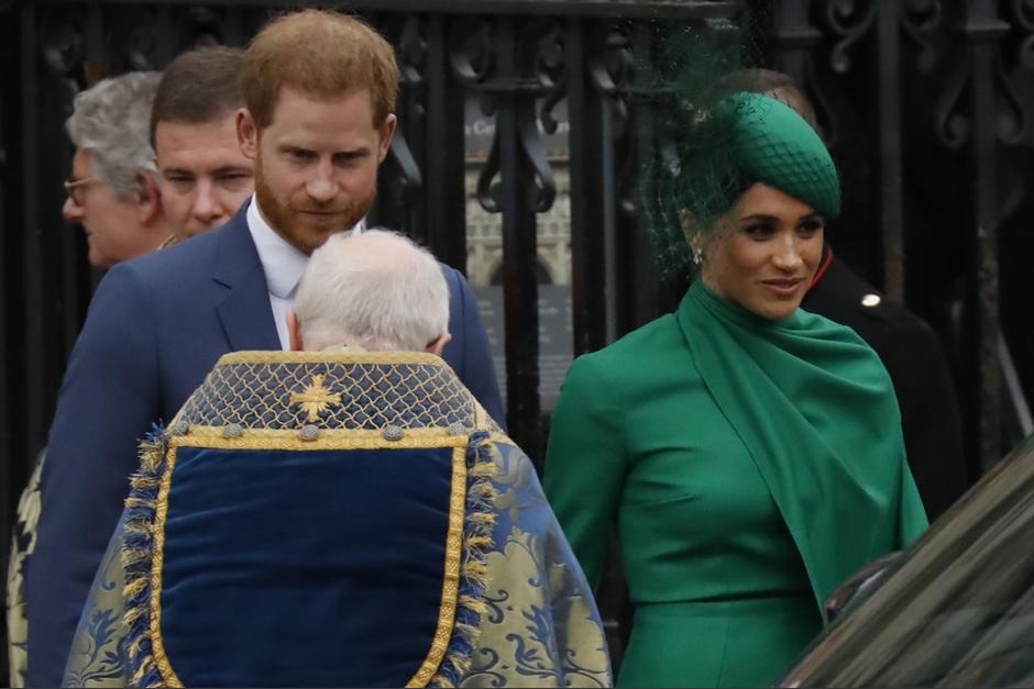 La ceremonia de hoy entre el príncipe harry y la actiz meghan markle llegaría a us$55 millones. El saludo entre el príncipe Harry y Craig David por el COVID19