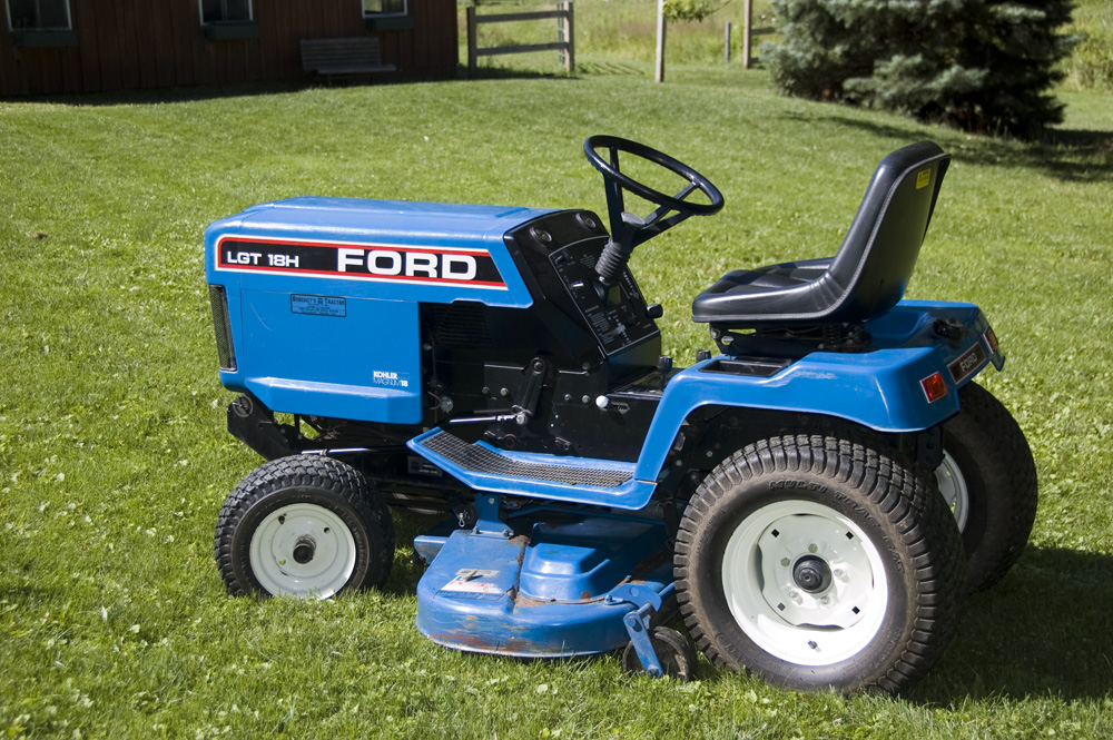 Ford lgt 18h garden tractor