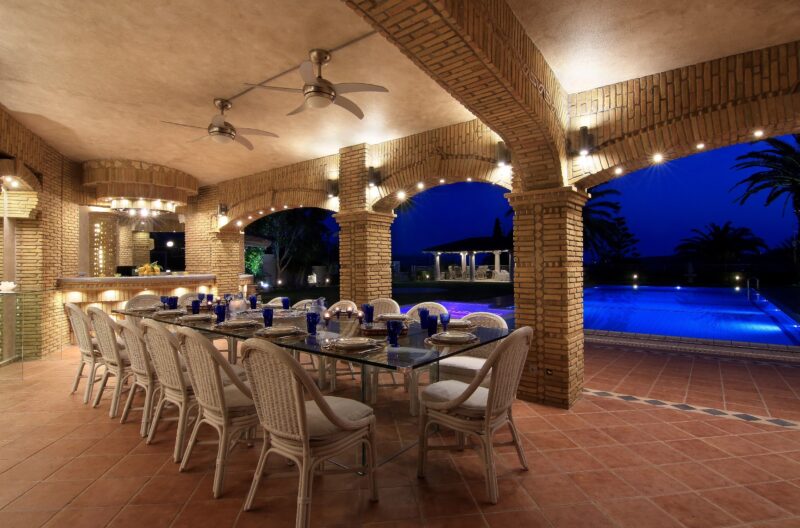 Black Diamond Luxury Villa in Anavissos Spaceprk