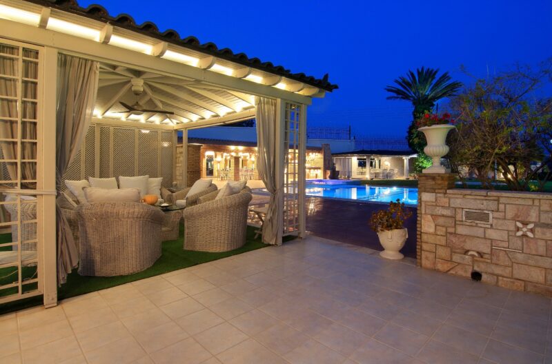 Black Diamond Luxury Villa in Anavissos Spaceprk