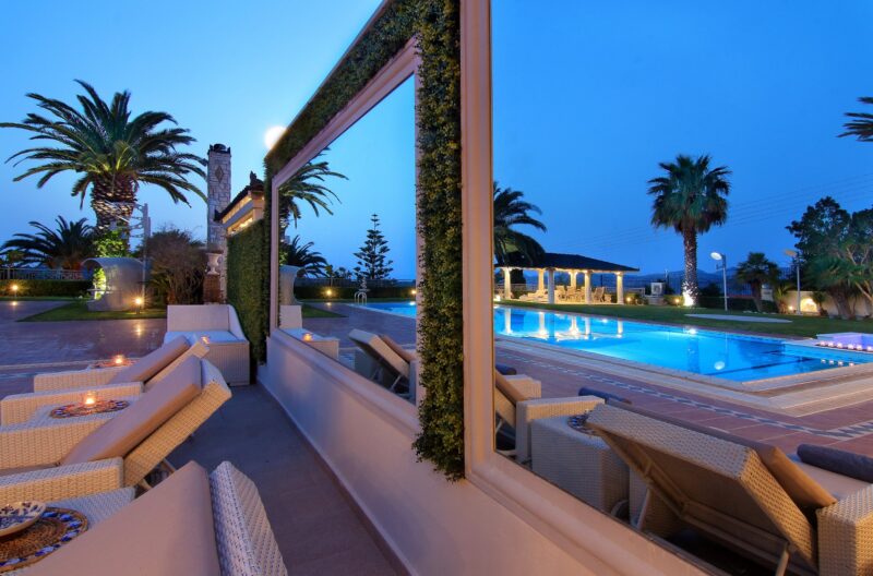 Black Diamond Luxury Villa in Anavissos Spaceprk