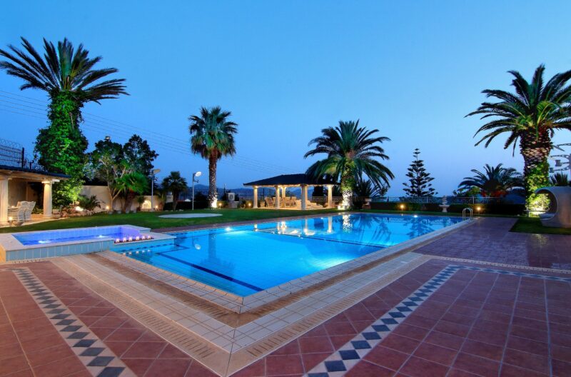 Black Diamond Luxury Villa in Anavissos Spaceprk