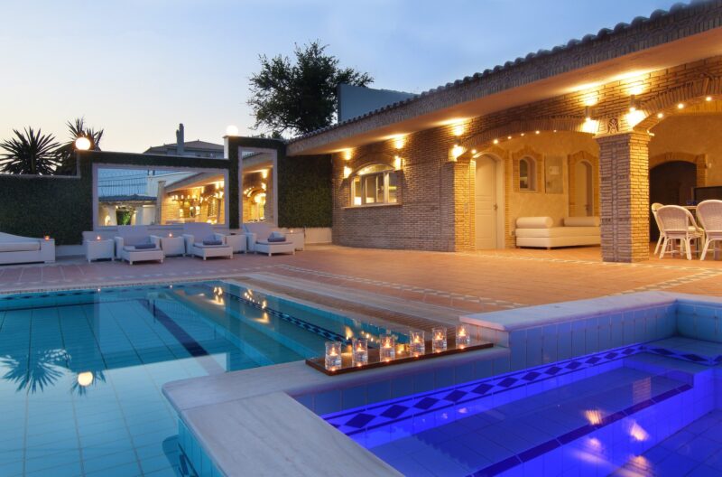 Black Diamond Luxury Villa in Anavissos Spaceprk